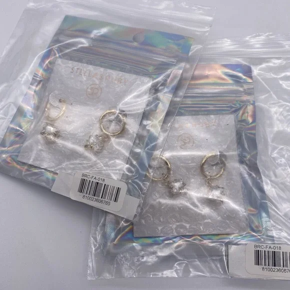 NWT Stella & Ruby Clear Square Crystal Drop Huggie Earrings - Picture 10 of 11